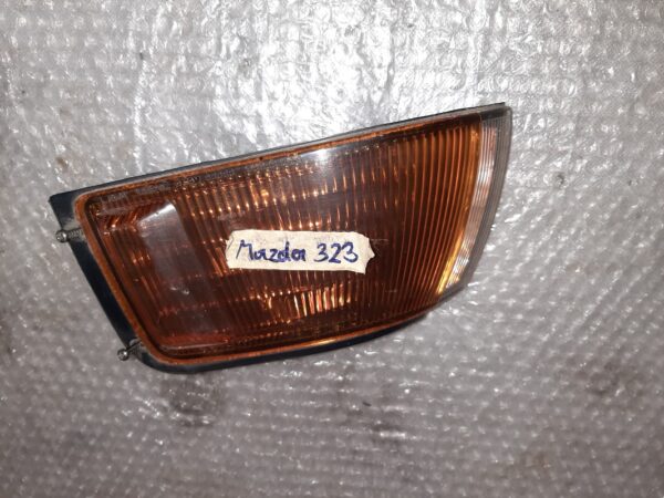 Blinker links + Standlicht - Mazda 323F – Bild 3