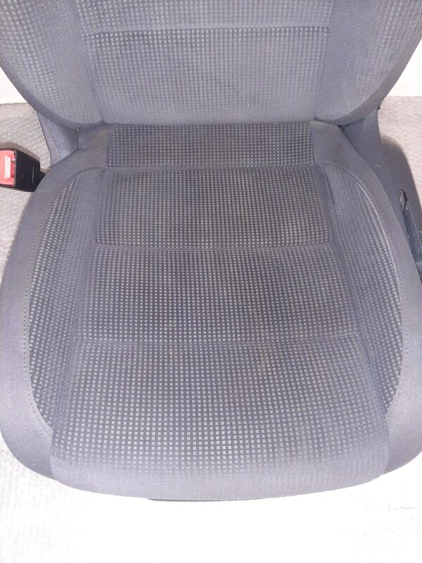Fahrersitz - VW Golf 6 – Bild 2
