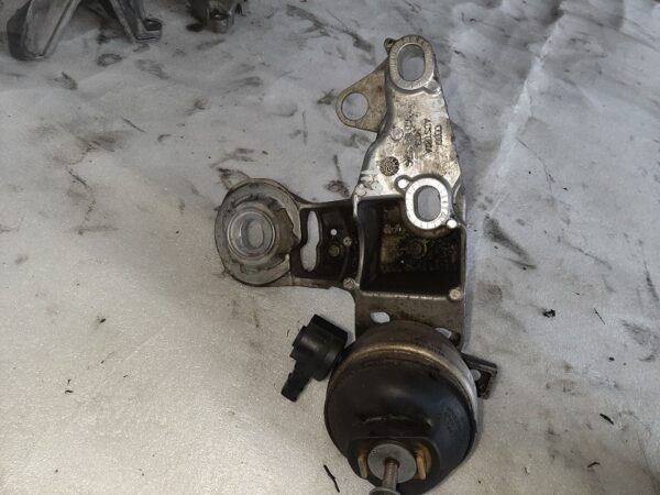 Motorhalter- Motorlager- Aggregatehalter - Audi A4 B6 – Bild 6