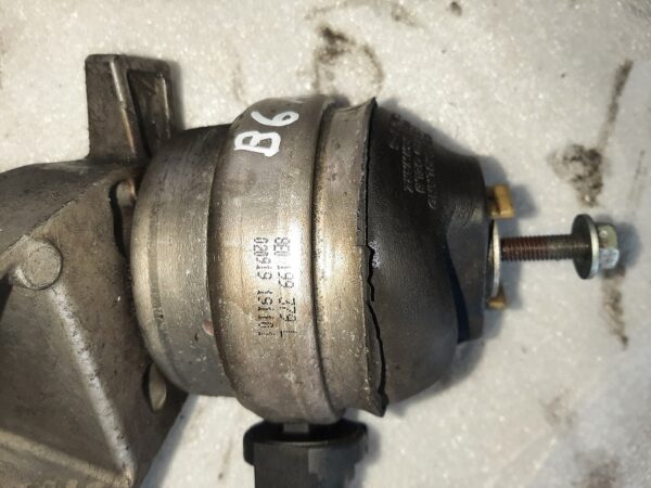 Motorhalter- Motorlager- Aggregatehalter - Audi A4 B6 – Bild 8