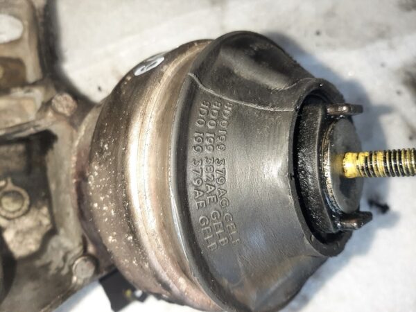 Motorhalter- Motorlager- Aggregatehalter - Audi A4 B6 – Bild 12