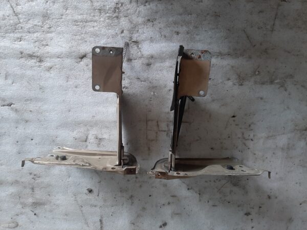 Schlossträger links und rechts - Audi 80 B3/B4