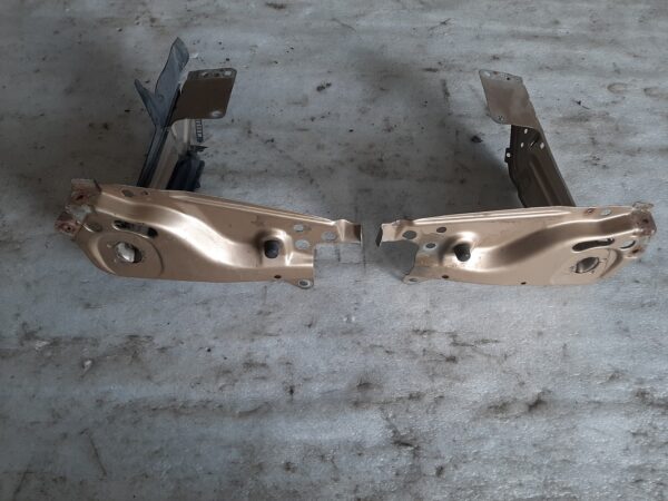 Schlossträger links und rechts - Audi 80 B3/B4 – Bild 3