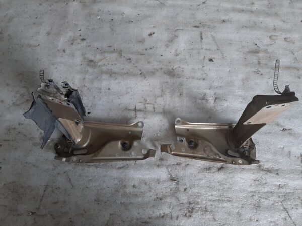 Schlossträger links und rechts - Audi 80 B3/B4 – Bild 4