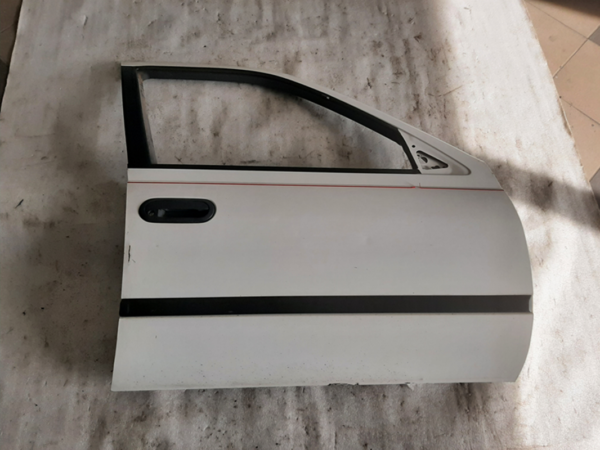 Tür rechts vorne - Nissan Sunny N14 1990-1995