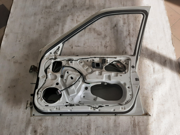 Tür rechts vorne - Nissan Sunny N14 1990-1995 – Bild 6