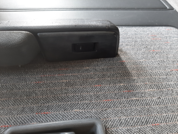 Tür rechts hinten - Nissan Sunny N13 – Bild 11