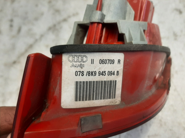 Rücklicht rechts im Kofferraumdeckel - Audi A4 B8 – Bild 3