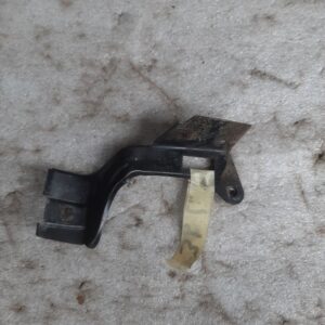 Kotflügelhalter links - VW Passat 3B