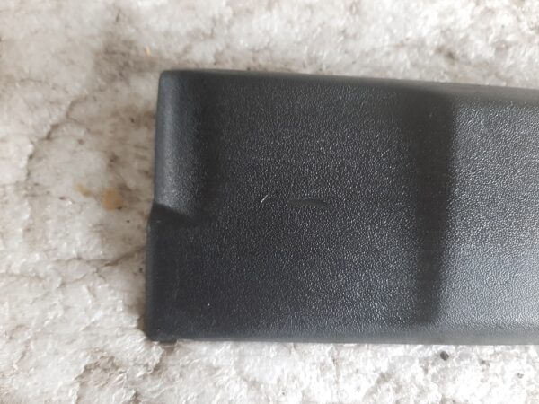 breite Türzierleiste links hinten - VW Golf II – Bild 3