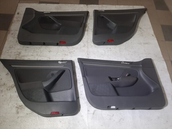 Türverkleidungen vo+hi - VW Golf V 5-Türer