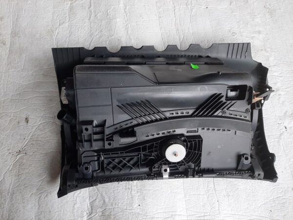 Handschuhfach - Skoda Octavia 12 1.6TDi – Bild 2