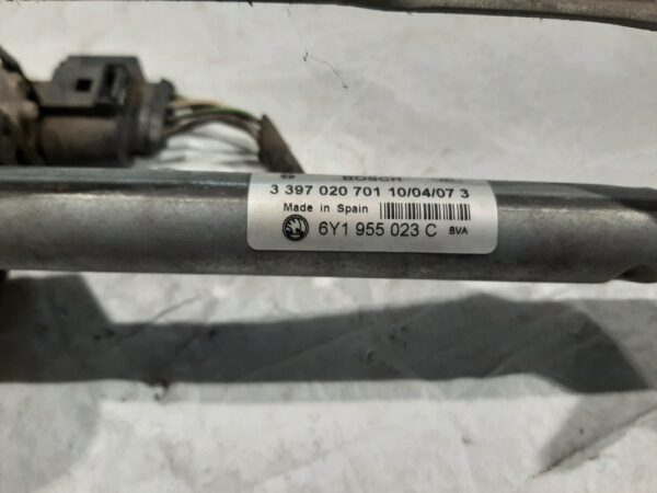Wischergestänge mit Wischermotor - Skoda Fabia 6Y – Bild 2