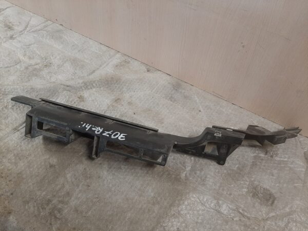 Stoßstangehalter/Führung re. hi. - Peugeot 307