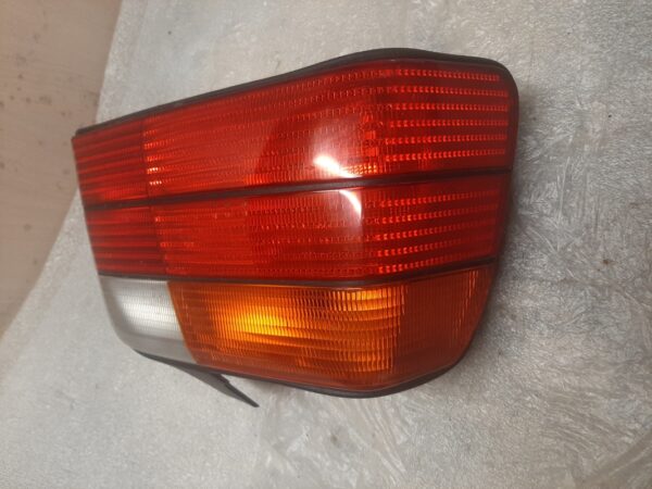 Rücklicht li. - BMW 3er E36 – Bild 3